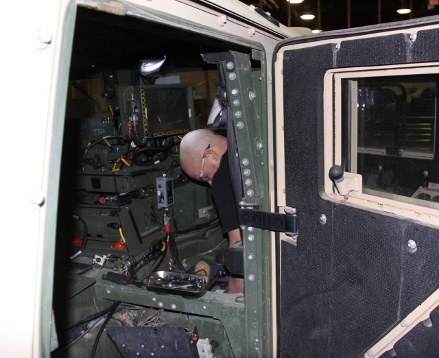 HMMWV training sets support Army network fielding
