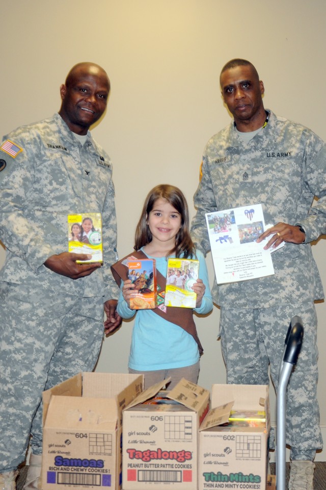 Daughter of ARL employee delivers Girl Scout cookies for deployed RDECOM Soldiers