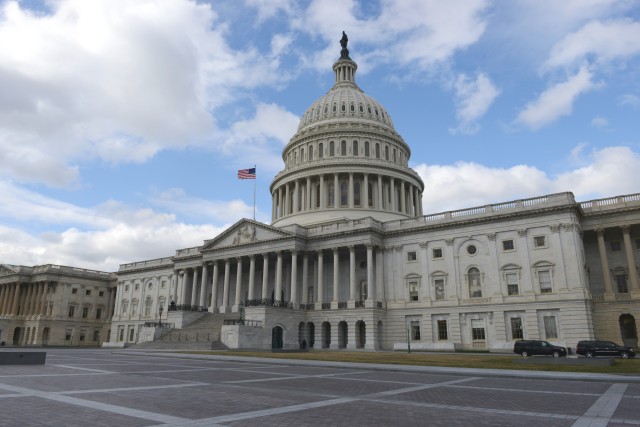 Soldiers learn congressional process