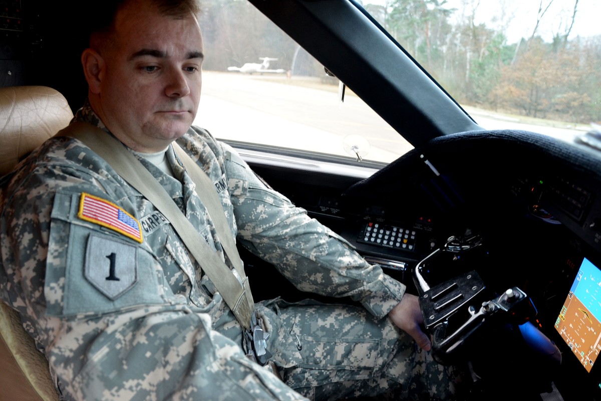 Army jet pilot makes final military flight | Article | The United