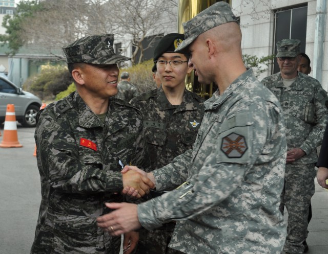 Yongsan visits good neighbor: Ministry of National Defense