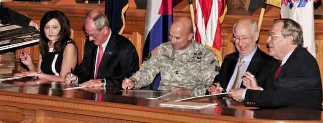 Fort Carson, Aurora leaders sign covenant