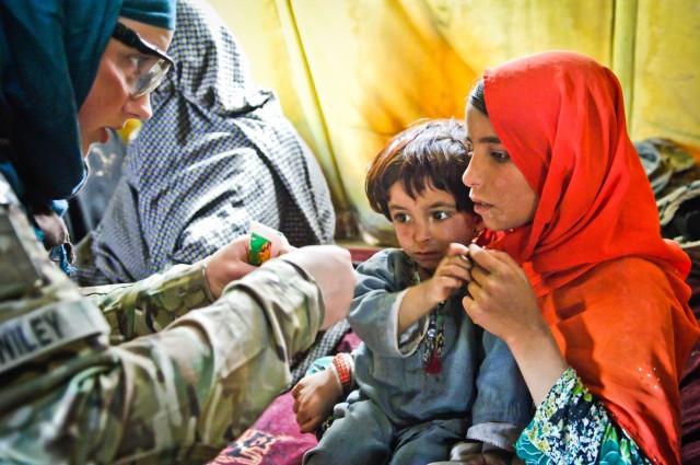 Afghans take the lead in offering medical treatment