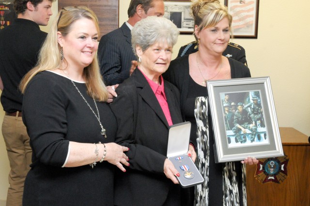 Division West helps to honor two Texas veterans
