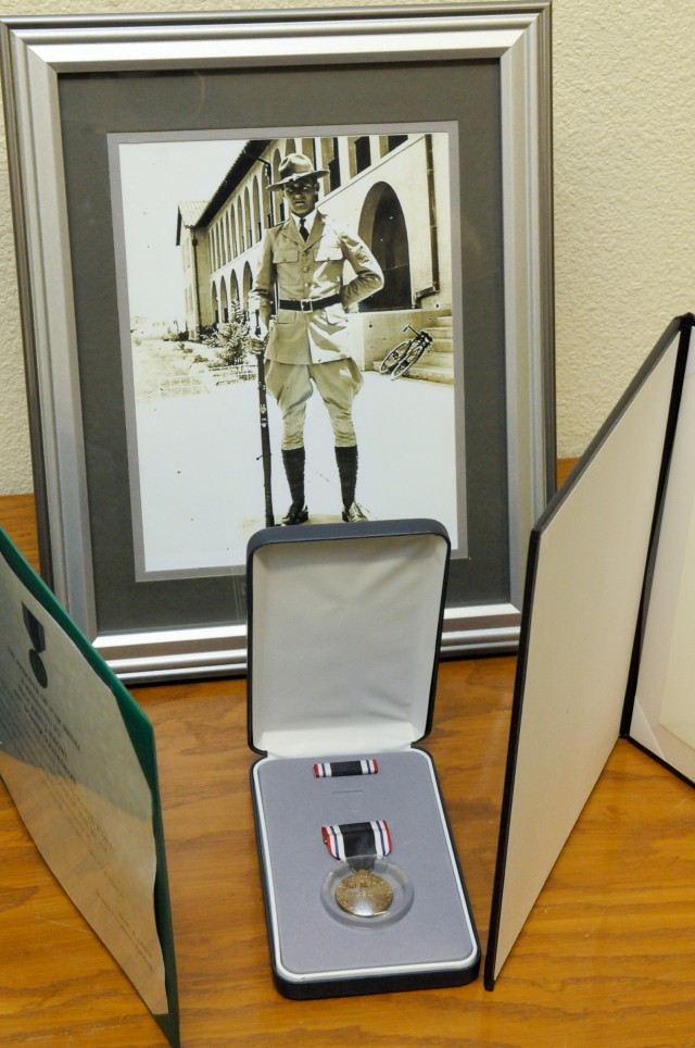Division West helps to honor two Texas veterans