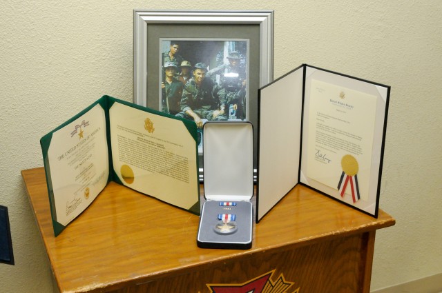 Division West helps to honor two Texas veterans