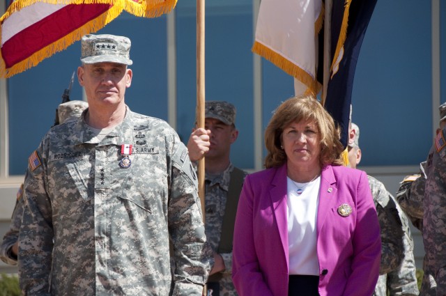 Rodriguez relinquishes FORSCOM colors