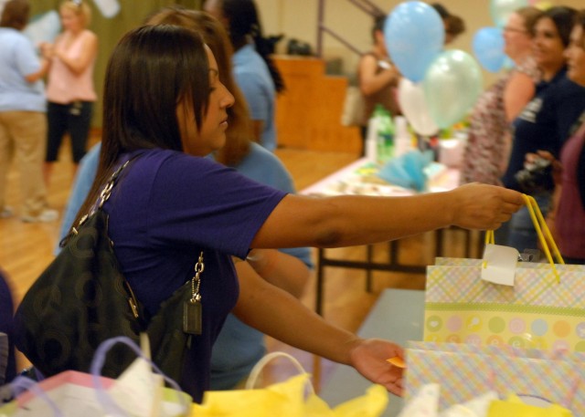 Army Volunteer Corps hosts first-ever community baby shower at Fort Bliss