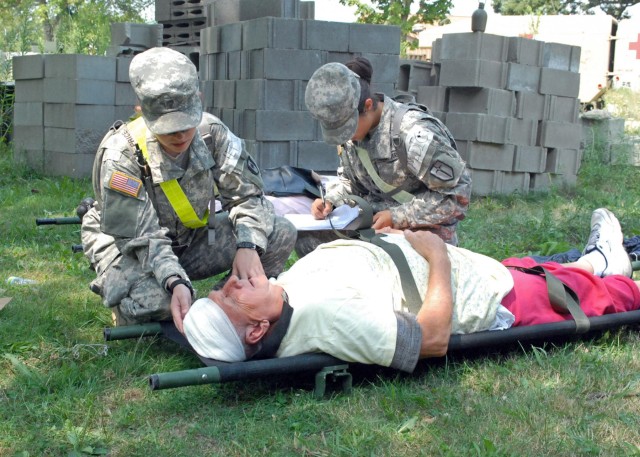 Fort Benning junior enlisted soldiers aid senior citizens during Vibrant Response