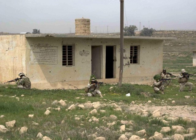 Iraqi soldiers demonstrate urban tactics to cavalry scouts at GWTC