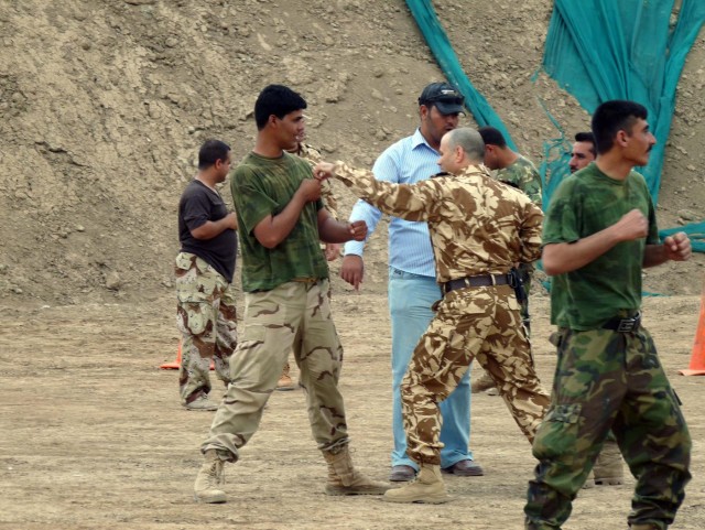 Romanians prepare Iraqi army commandos
