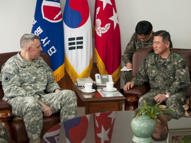 Eighth Army commander visits ROK Army 17th ID