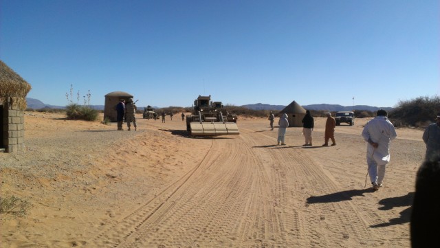 402nd FA trains Texas Reserve unit for Afghan route clearance mission