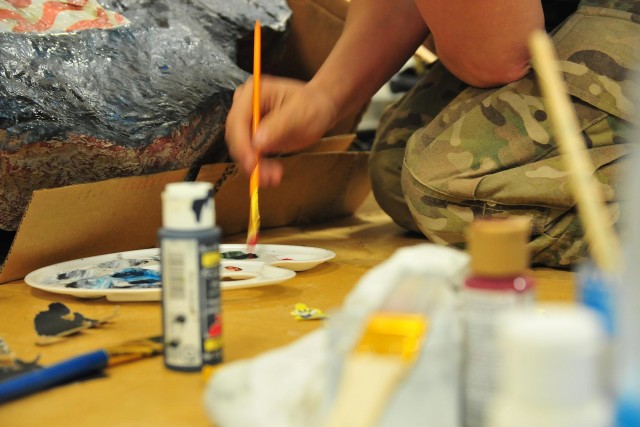 CTF 4-2 S6 soldiers communicate through art on Masum Ghar