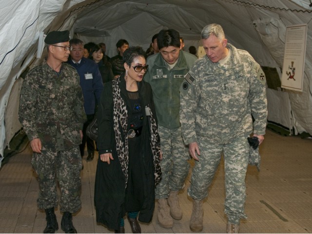 Eighth Army hosts community leaders at exercise