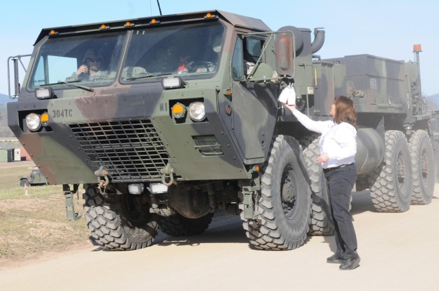 Community treats troops