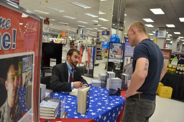 Medal of Honor winner returns home to welcome Sky Soldiers