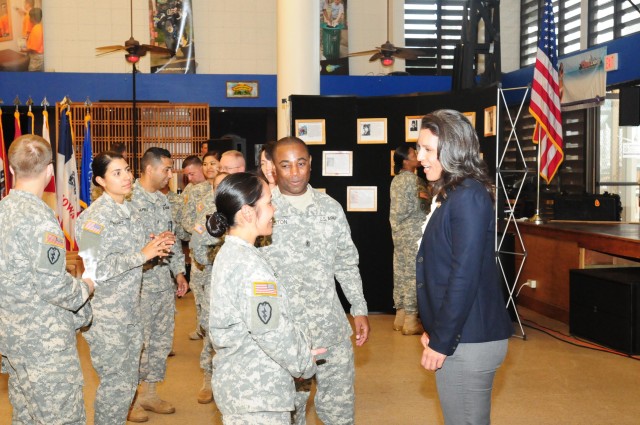 Congresswoman Gabbard speaks to Soldiers