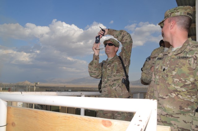 CENTCOM Director of Logistics and Engineering (Forward)/Director CENTCOM Deployment and Distribution Operations Center visits 401st to see retrograde in action