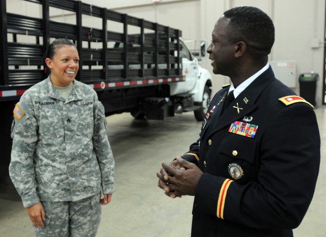 Texas Guardsmen connect during emergency management conference