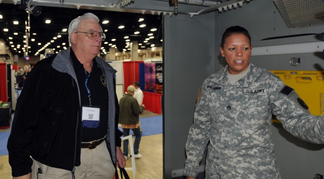 Texas Guardsmen connect during emergency management conference