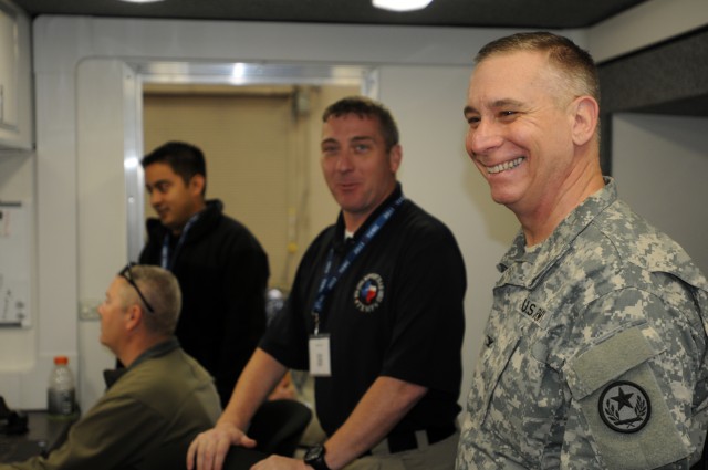 Texas Guardsmen connect during emergency management conference