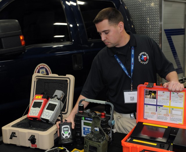 Texas Guardsmen connect during emergency management conference