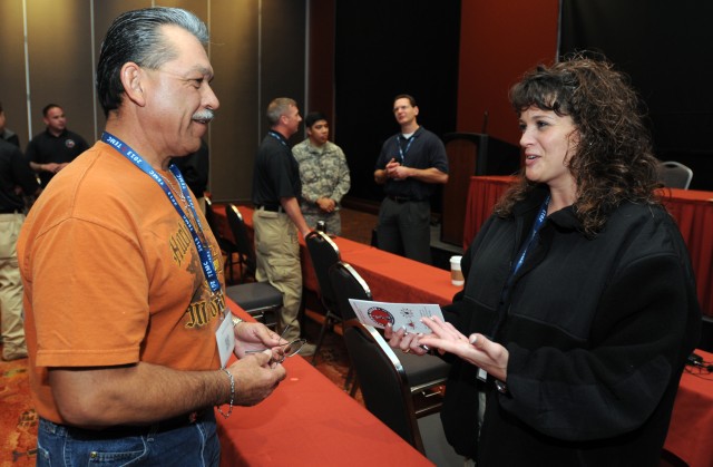 Texas Guardsmen connect during emergency management conference