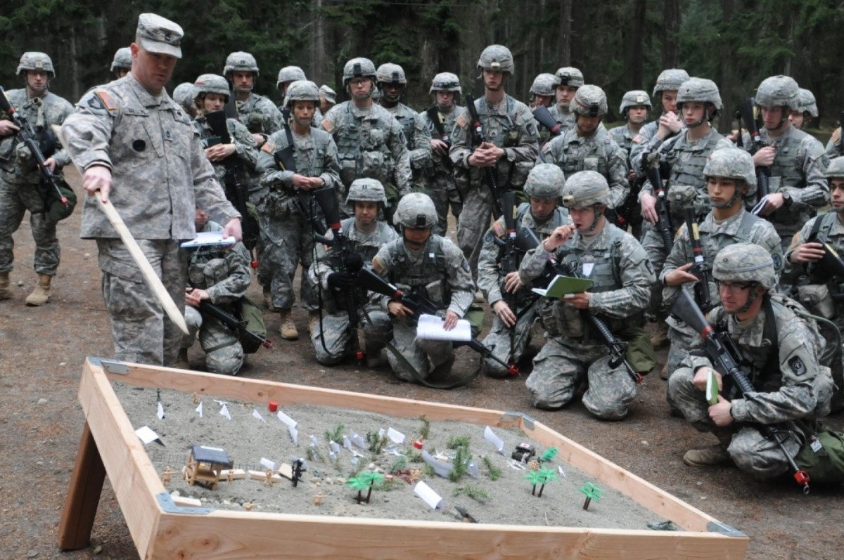 medical-soldiers-train-in-preparation-for-expert-field-medical-badge