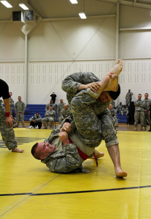 Thunderbolt soldiers battle on the mat