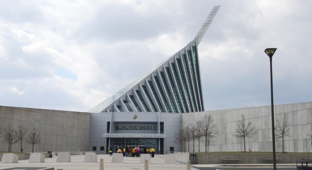 Wounded Warriors visit Marine Corps Museum