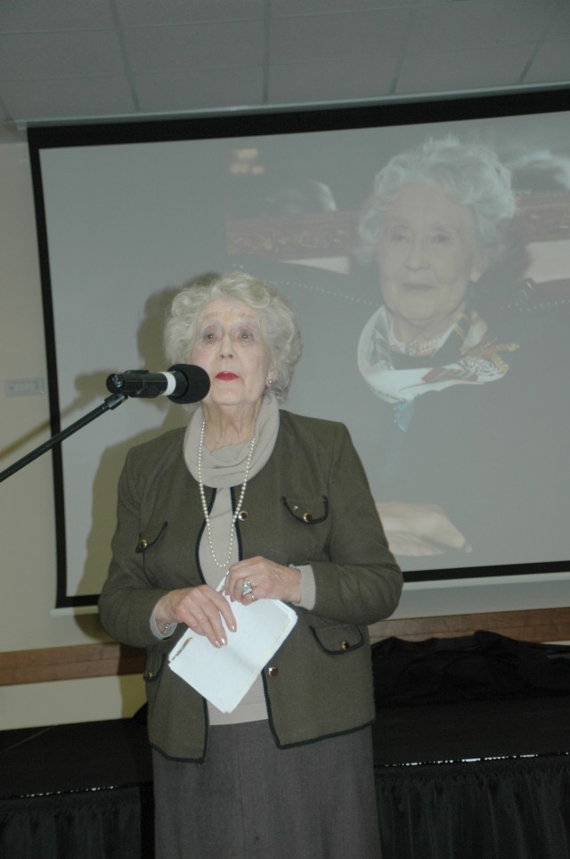 World War II spy trainer speaks at female event