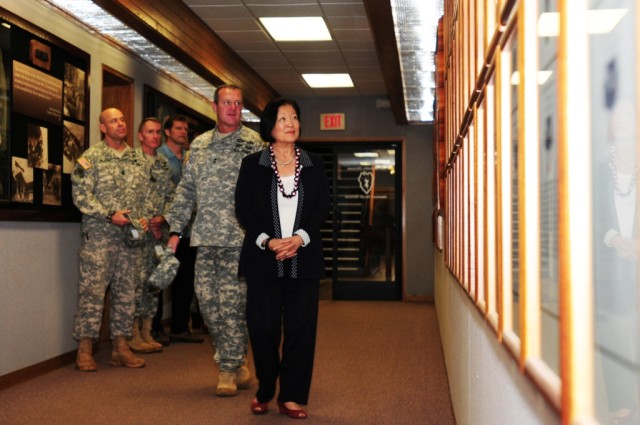 Hirono visits Schofield Barracks
