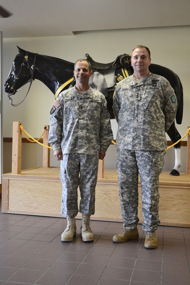 LANDCOM general visits 1st Cav