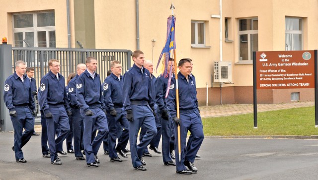 Airmen make transition to Wiesbaden from Heidelberg on foot
