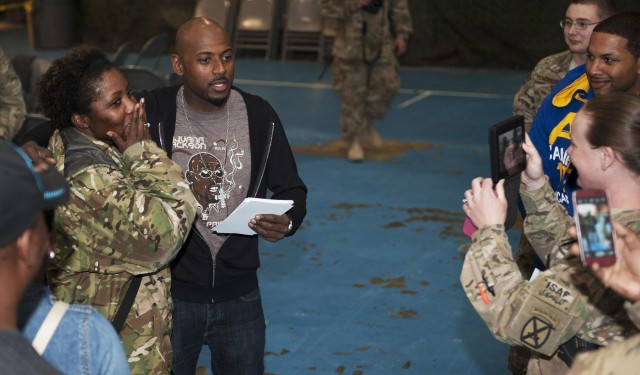 Hollywood celebrities meet service members