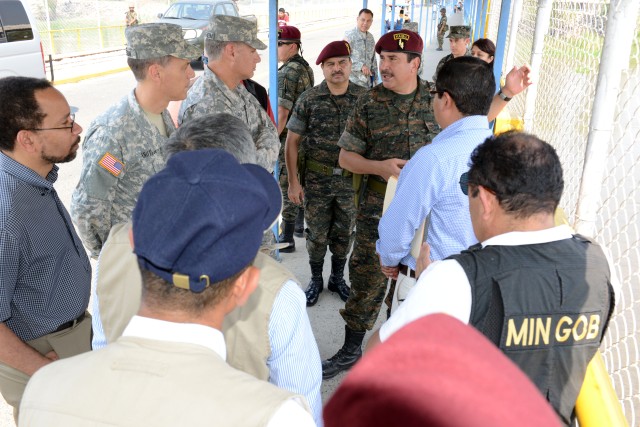 Army South CG receives speaks to Guatemalan MoD at border crossing