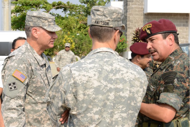 Army South CG, Guatemalan MoD meet at IABU FOB