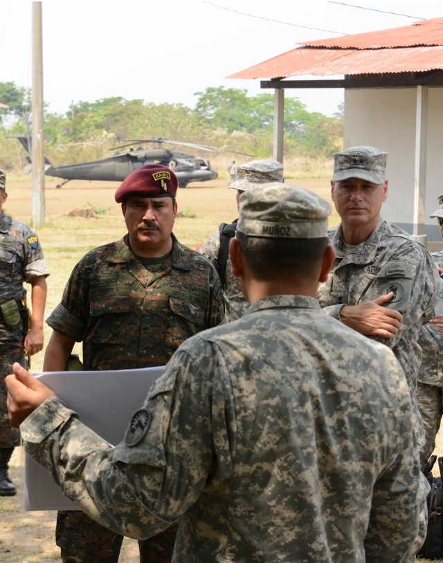 Army South CG, Guatemalan MoD receive brief at IABU HQs
