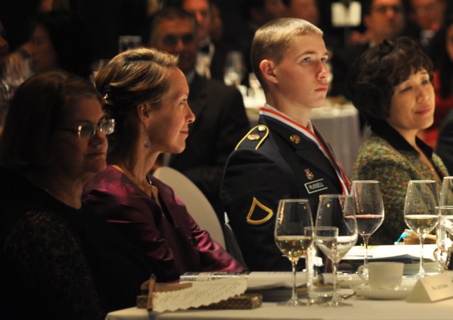 USO's Six Star Salute honors Soldiers serving in Korea
