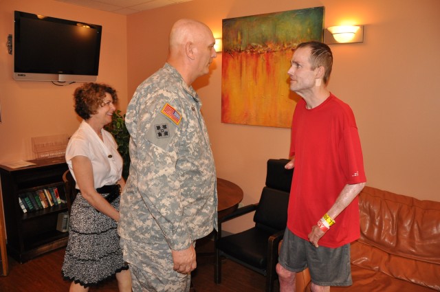 Army leaders visit with wounded Soldiers at Brooke Army Medical Center