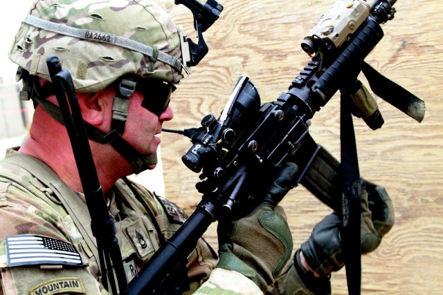 Shoot, Move and Communicate: Wolverines conduct advanced rifle marksmanship training