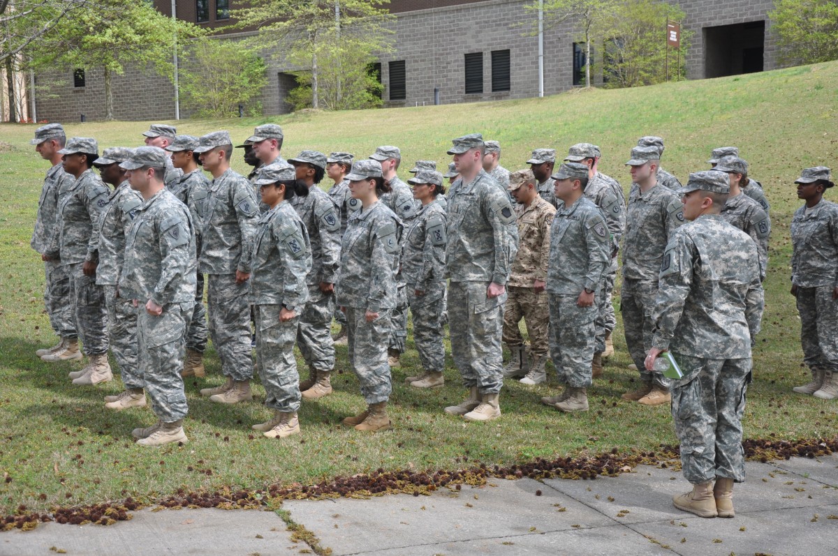 Young officers learn drill lesson | Article | The United States Army