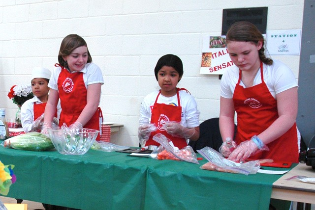 Youth center hosts 4-H cooking contest