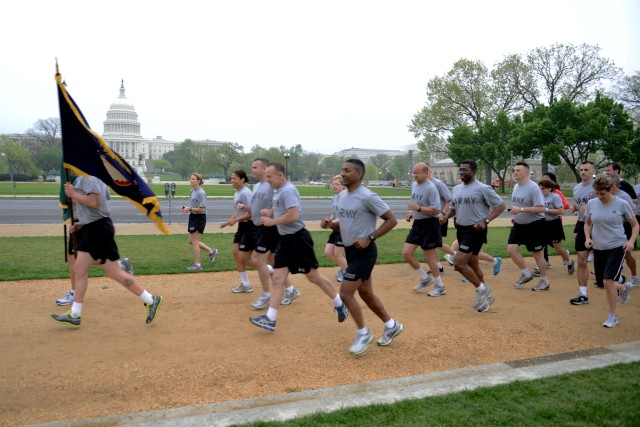 Reservists celebrate Army Reserve birthday with fun run