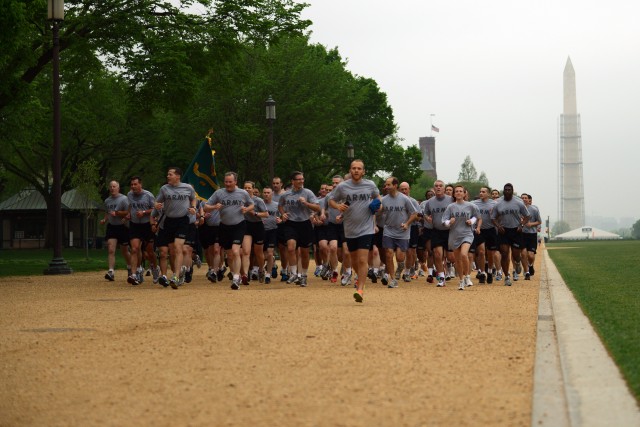 Reservists celebrate Army Reserve birthday with fun run