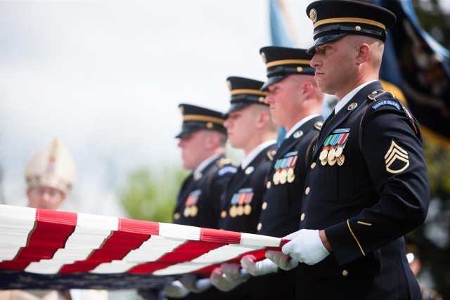 Soldiers laid to rest in Arlington