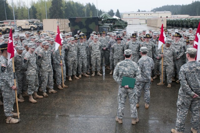 Warhorse soldier receives medal for valor