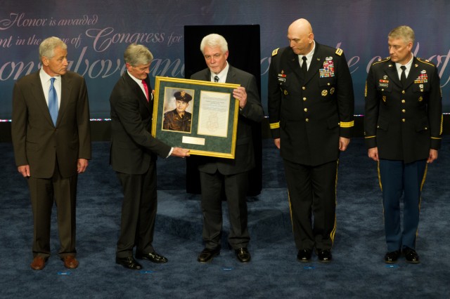 Chaplain (Capt.) Emil J. Kapaun inducted into the Hall of Heroes