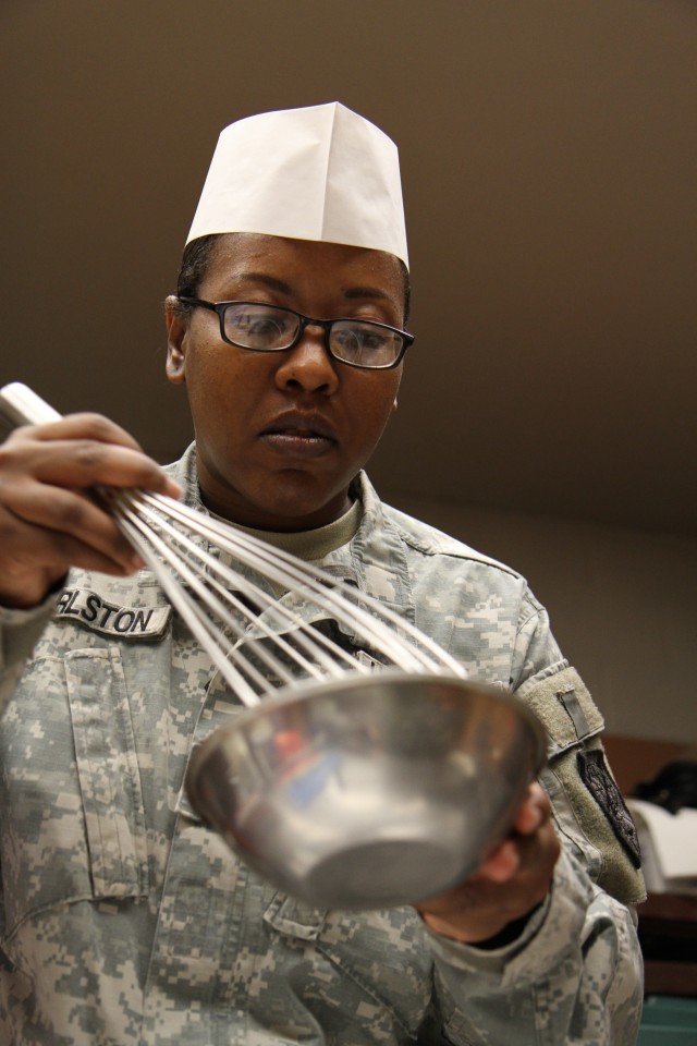 200th MPCOM cooks bake special cake for Army Reserve's 105th birthday